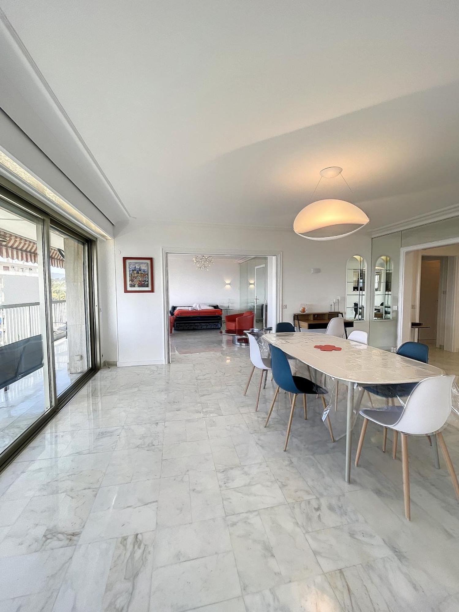 Superbe 4 Pieces Vue 320l Del Cannes
