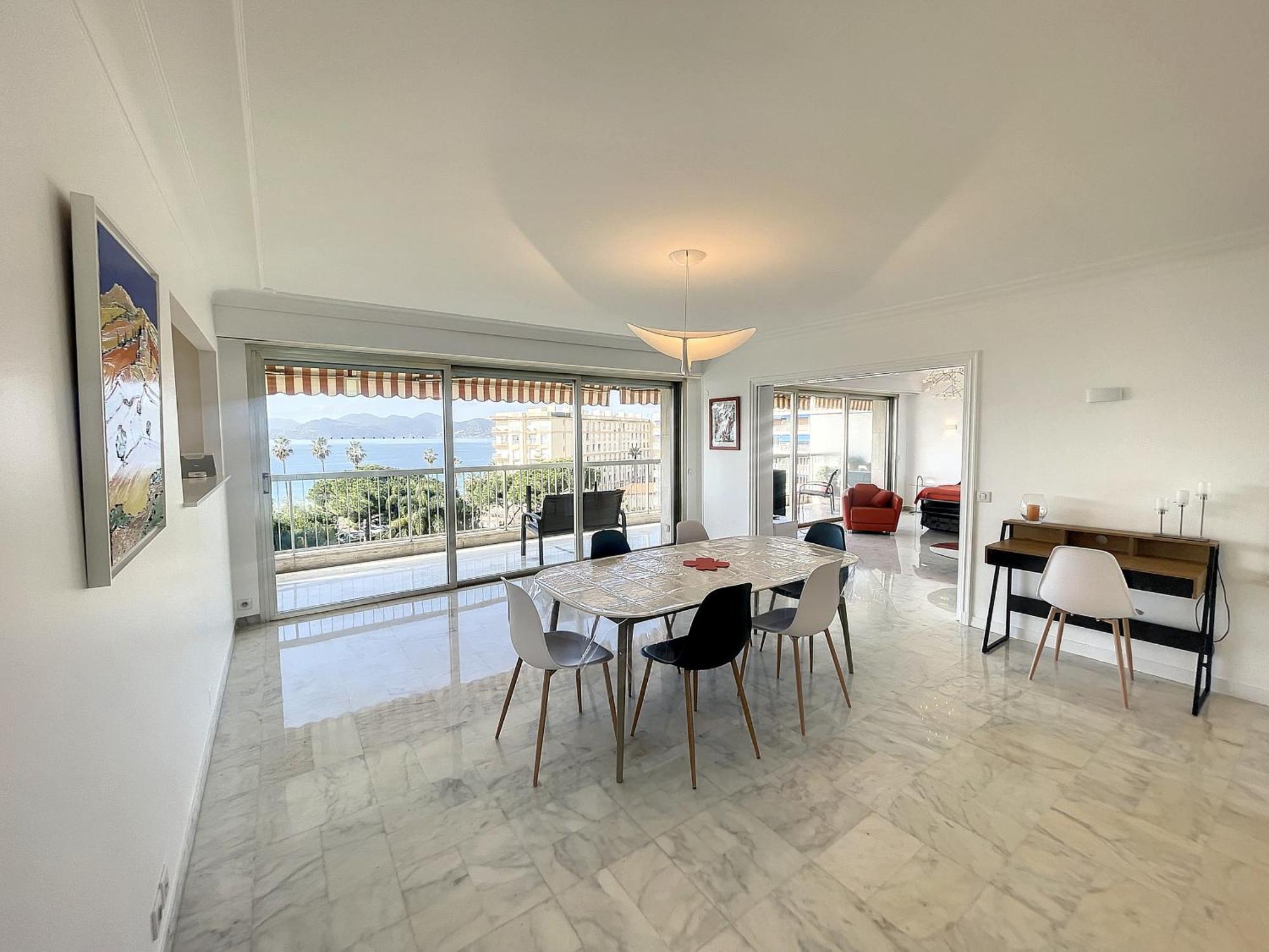 Superbe 4 Pieces Vue 320l Del * Cannes