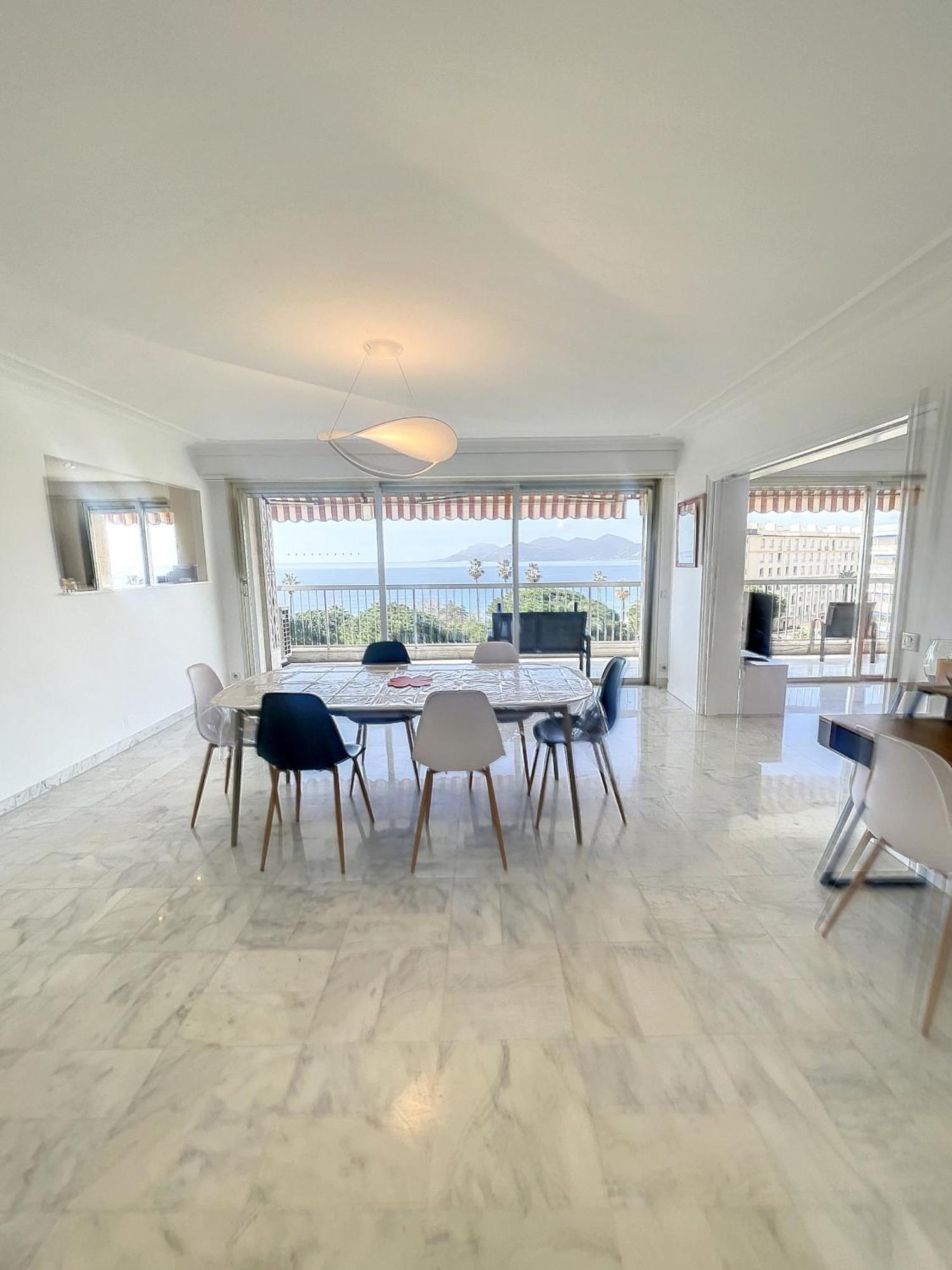 Superbe 4 Pieces Vue 320l Del Cannes